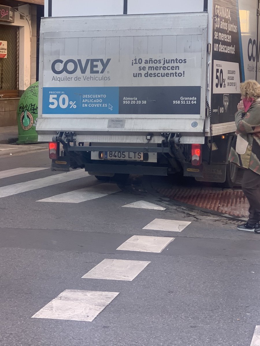 WokLorena's tweet photo. @PoliciaGr Este sale en la cabalgata? Por@que menuda cola trae detrás… y han pasado unos compañeros en moto y vista gorda!! https://t.co/WZeF5v8Yop
