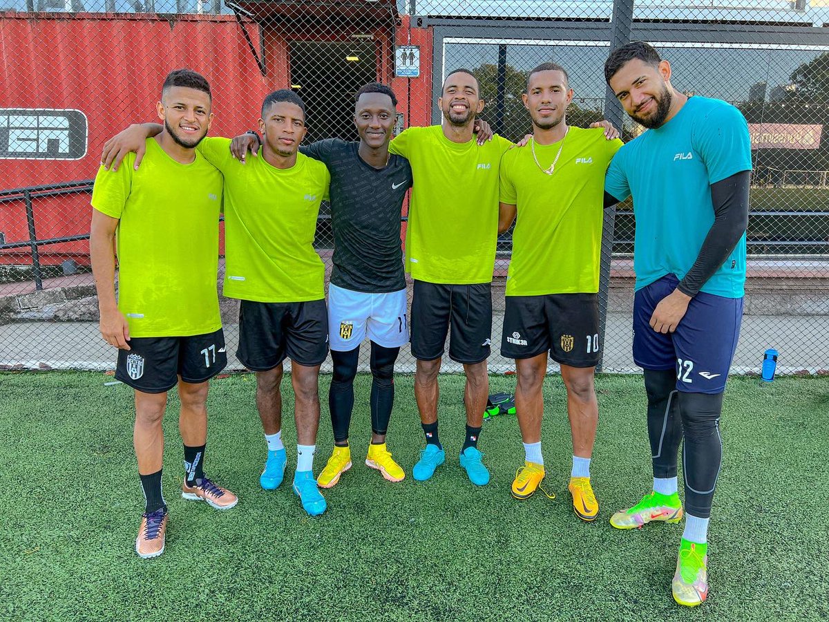 CAIPanama's tweet photo. ¡𝗝𝗢𝗥𝗡𝗔𝗗𝗔 𝗖𝗢𝗠𝗣𝗟𝗘𝗧𝗔𝗗𝗔 🥵!

Culmina nuestro entrenamiento de hoy, preparándonos para el inicio del torneo apertura 2023.

#EstoEsCAI https://t.co/H30TVGV2ar
