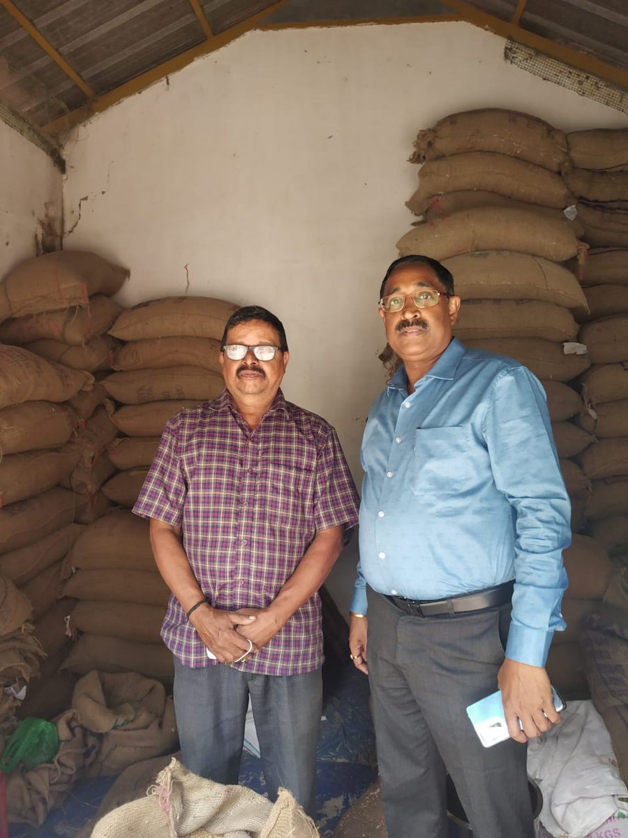 FciKerala's tweet image. #FCI GM Kerala, Shri.Natabar Pal, visited the Fair Price Shops and interacted with beneficiaries on 04.01.2023, in connection with providing free ration to the #AAY and #PHH beneficiaries under #NFSA.  @FCI_India @fcisouthzone_pr @DARPG_GoI  @fooddeptgoi