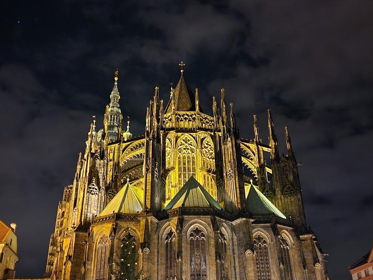 St. Vitus Cathedral at Prague Czech Republic
#stvitus #stvituscathedral #praha #prague #prag #praguecastle #czechrepublic #czechia #czech #church #travelphotography #travelphoto #travelblog #travelblogger #travel #reisefotografie #reisen #ilovetravel #reiseblog #fotovorschlag