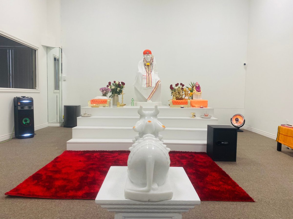 ShirdiMaharaj's tweet photo. Look at the picture for a min, you are guaranteed peace. OnSaiRam. https://t.co/NbwJPQFQLL