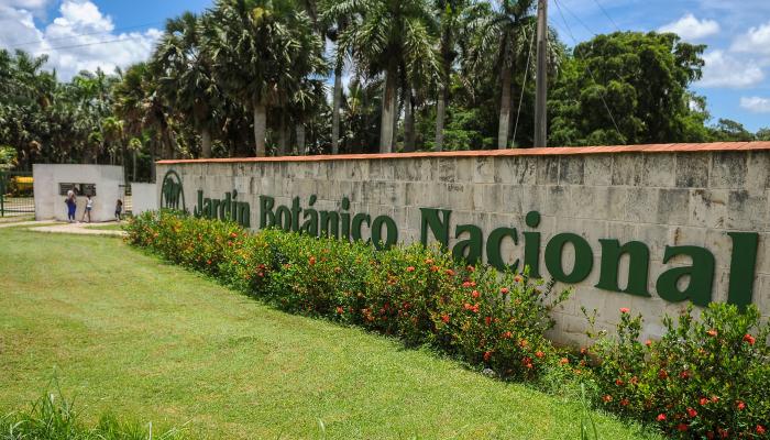 El 4 de enero de 1989, fueron inaugurados por nuestro Comandante en Jefe, el recinto ferial Expocuba y el Jardín Botánico Nacional.
Felicitaciones a sus trabajadores, quienes día a día laboran por el sostenimiento de estos lugares y su contribución al desarrollo de nuestro país.