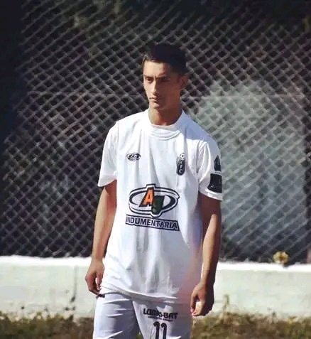 Infocuervook's tweet photo. 🔸Con 16 años debutó en la reserva de Concepción FC 
🔸A sus 17 hizo su debut en el primer equipo del cuervo, en el equipo del profe Ugarte

Hoy está cumpliendo 18 años Lucas Gramajo, una de las grandes promesas de Concepción!🥳⚫⚪⚫ https://t.co/Ked49UVRRJ