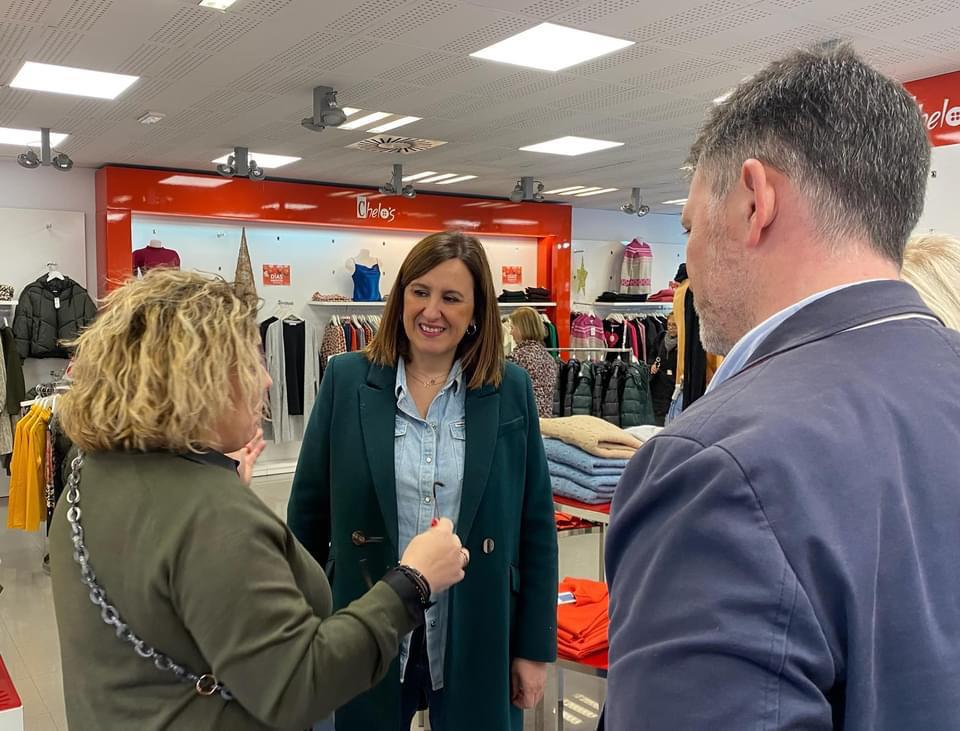 ppmaritimo's tweet photo. El pasado día 29 nuestra presidenta @popularesVLC @mjosecatala visitó los comercios del nuestro distrito dentro de la campaña #MadeinVLC💙 https://t.co/pj9stMd08T