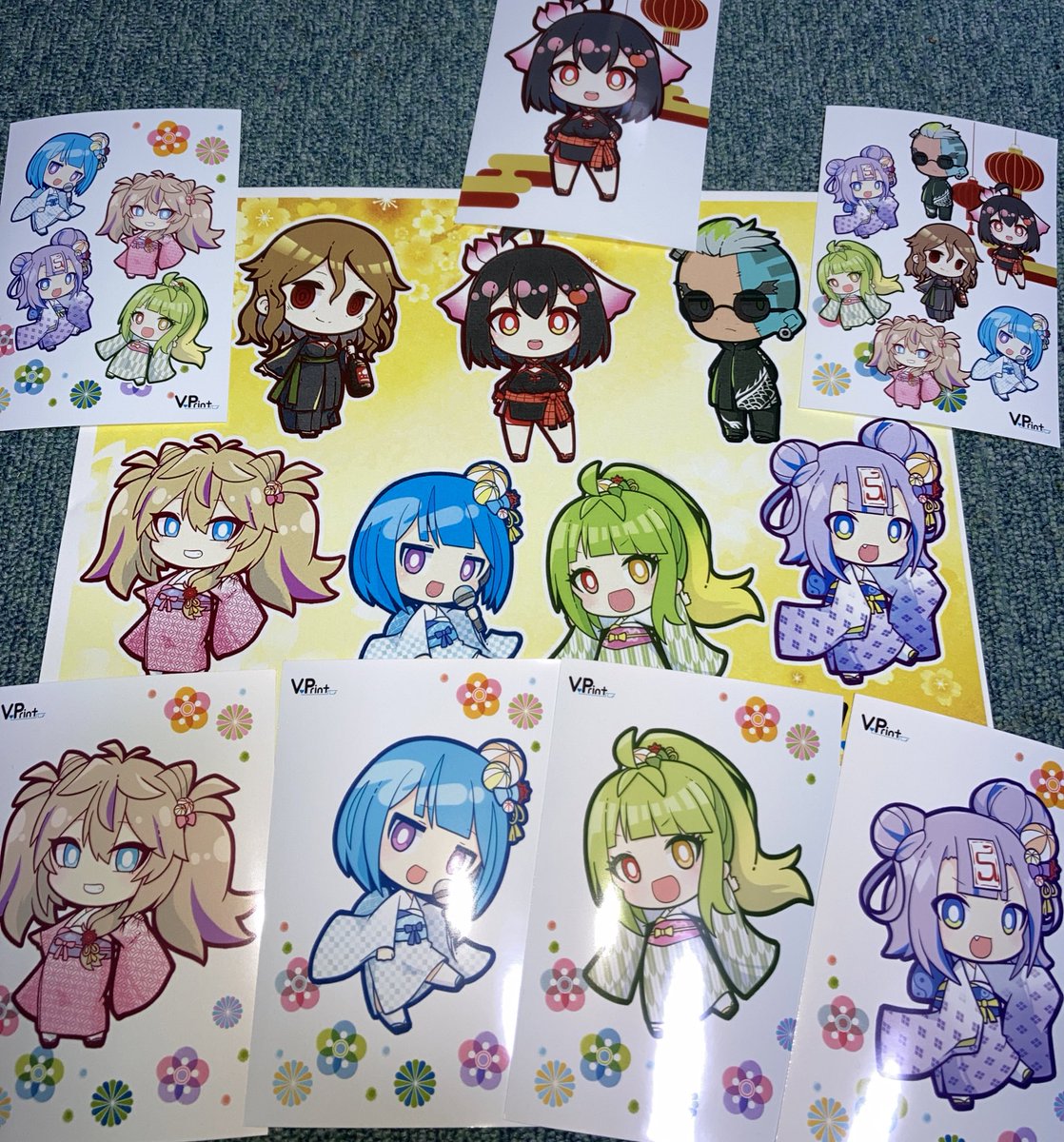kido_kado's tweet photo. vprintやってきた！！！
正直ランダム印刷だからビビりながらやってみたけど仕様なのか全然被らなくて良かった！！集合とかも取れて満足😻✨
#Vprint
#よんぶんのさんしー
#ふらさかもり https://t.co/767EJvtB1K