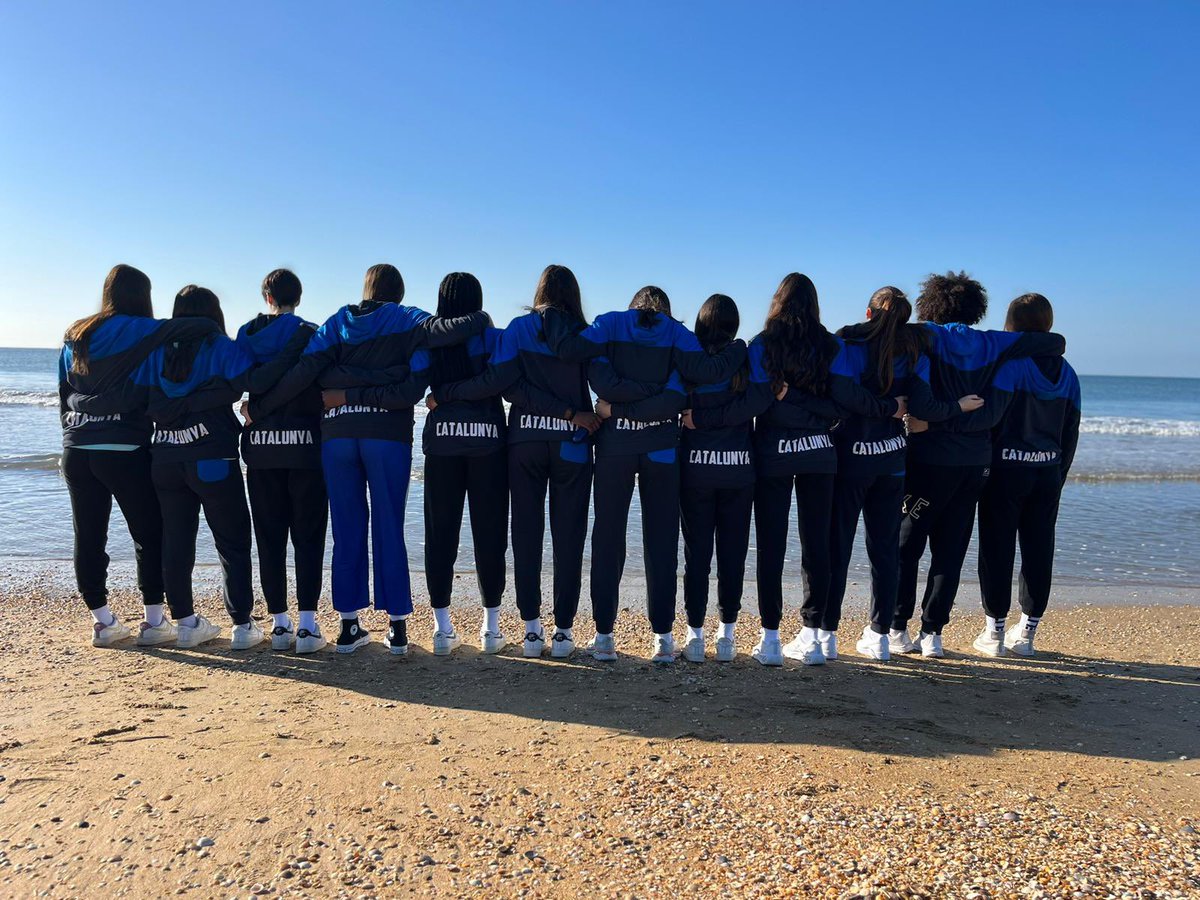 LluisBiosca11's tweet photo. #privilegi #KDTINF2023 Brutal el camí amb vosaltres… @FCBQtecnic @FCBQ @CarnacSanta @albabonet14 @Marc__Castillo @crisadillon moltes gràcies a tots els clubs del Básquet Català, entrenador/es, famílies i jugadores per fer-ho possible. https://t.co/aLZ9443xoe