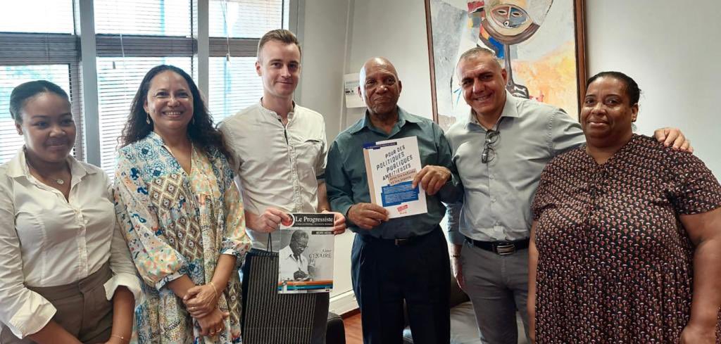 TanguyVaast's tweet photo. ▶️ Mettre la jeunesse au ❤️ des politiques publiques, sans oublier aucun territoire !  
C’est le projet que nous portons à @Anacej 👏

✅ J’ai rencontré les élus et les jeunes de #Martinique afin de partager leurs visions pour la jeunesse de l’île.
Merci pour votre accueil  🇲🇶 https://t.co/8kZIkuNvD3