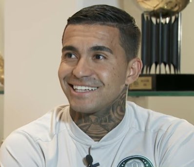 Você é diretor de futebol de um grande clube e tem dinheiro para contratar “apenas” 3 destes 4 craques para o seu ataque.

Quem você contrataria?