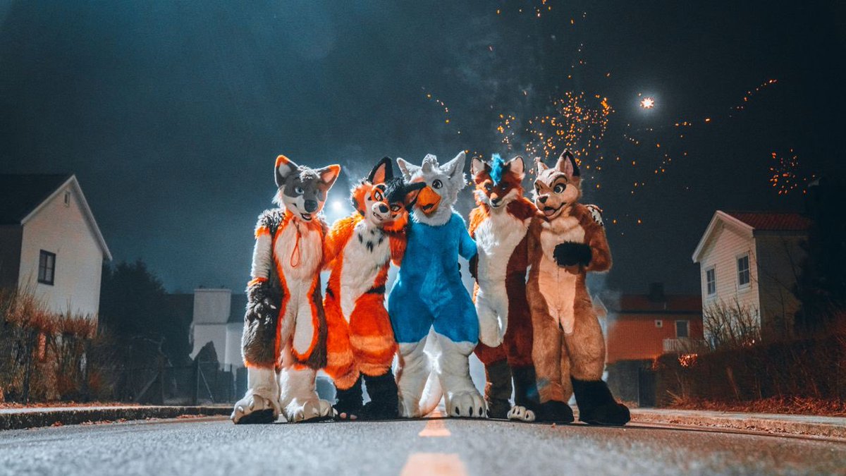 Ahh! I’m so happy I could hang with u guys! Thank u <a href="/Tellos_/">Tellos</a> and <a href="/hanabiinu/">Hanabiinu</a> for the invite AND the DELICIOUS food!🤤🧡

📸 By the amazing <a href="/MysticalWoof/">Mystic</a> ✨ like srsly gib that talented birthday woof a follow! 💪🎉