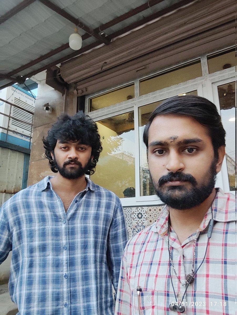 manik9579's tweet photo. Surprisingly met Mr.Gopal @rajuactor91 of Bigg Boss Season 5 Tamil Winner 

#rajujeyamohan #rajuvootlaparty
#gopal #rajubhai https://t.co/9AgVbPKLK2