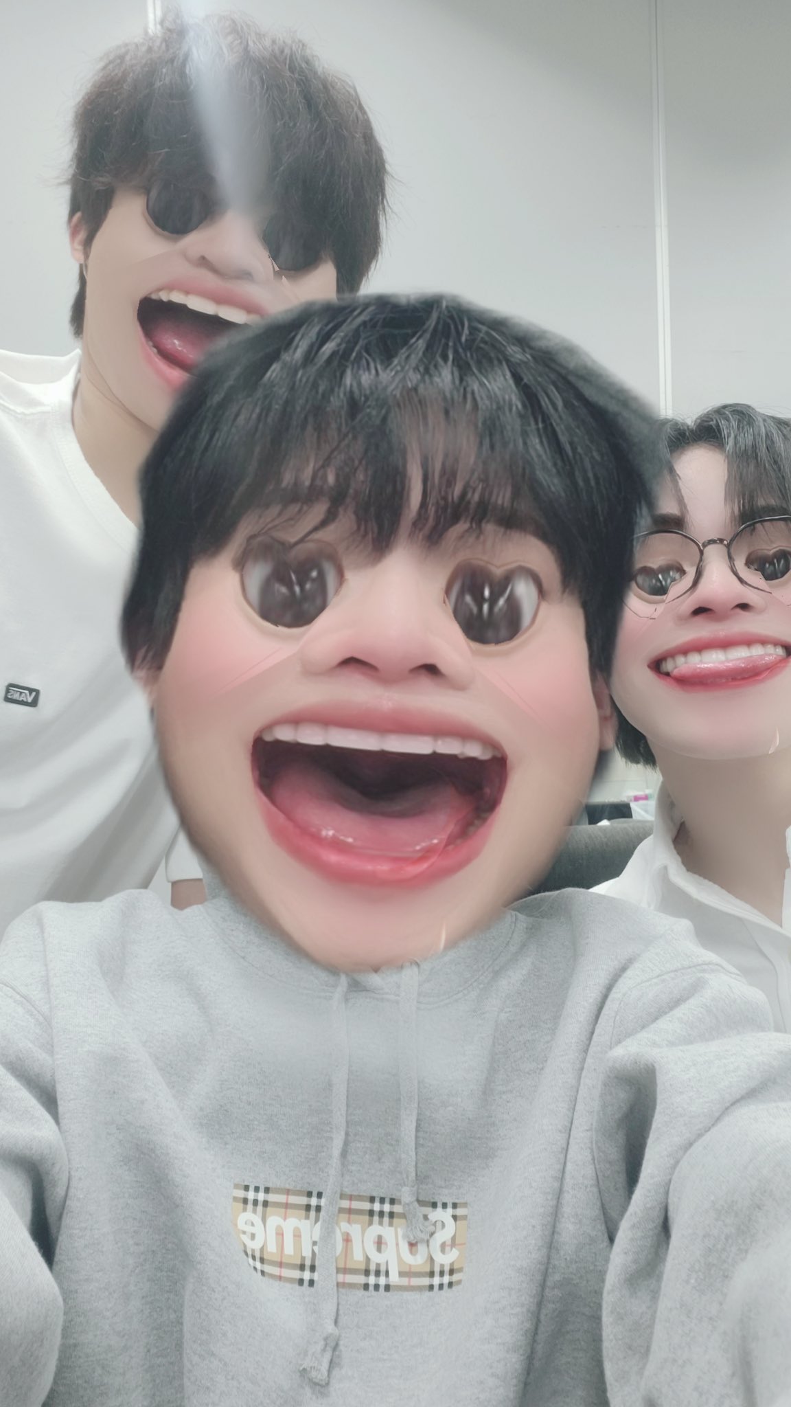 FloYhs8aYAEcd9g?format=jpg&name=large