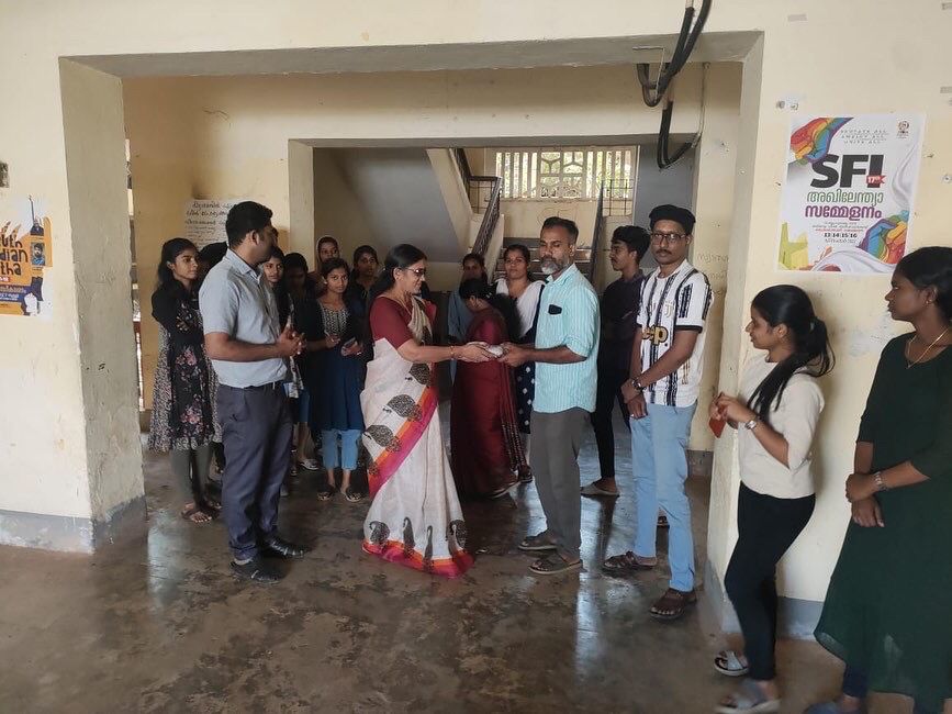 nssskcgvr's tweet photo. NSS volunteers of @nssskcgvr  distributed 46 pack of lunch pack  to the homeless people as a part of #annapoornaproject @NSSRDChandigarh @rdnss_kolkata @NSSRDPATNA @nssgujarat @nss_rdguwaha @NSSRDLucknow @MaharashtraNSS @NssrdD @nssrdhyderbad @KarnatakaNss @NssRajasthan @nsstvm https://t.co/u5BGBAym5h