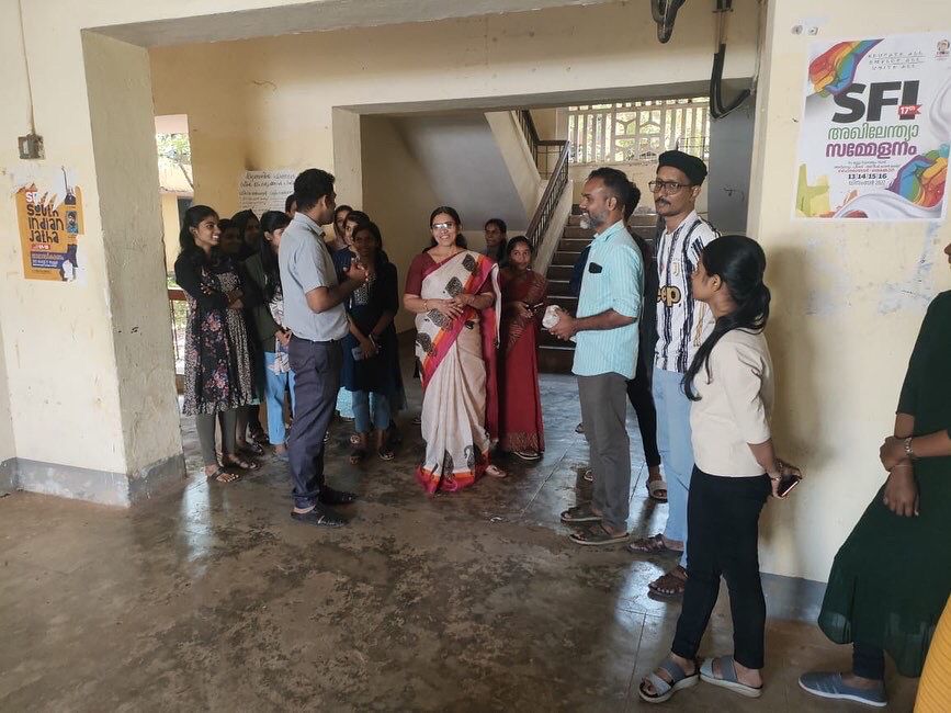 nssskcgvr's tweet photo. NSS volunteers of @nssskcgvr  distributed 46 pack of lunch pack  to the homeless people as a part of #annapoornaproject @NSSRDChandigarh @rdnss_kolkata @NSSRDPATNA @nssgujarat @nss_rdguwaha @NSSRDLucknow @MaharashtraNSS @NssrdD @nssrdhyderbad @KarnatakaNss @NssRajasthan @nsstvm https://t.co/u5BGBAym5h