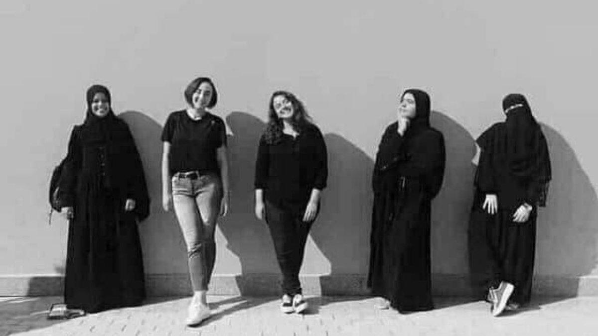 لا تدري أيهم أقرب الى الله 🤍