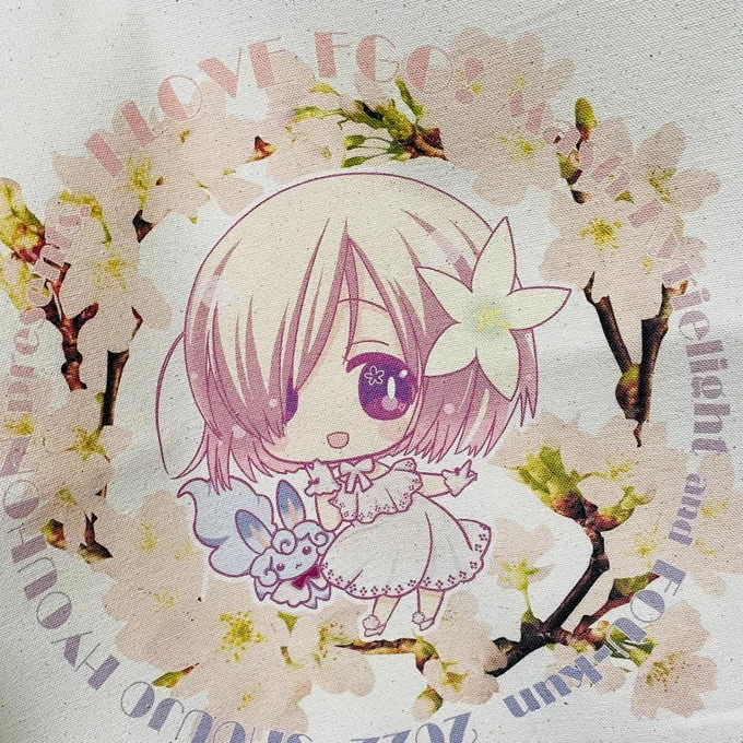 コミケ合わせでのイラスト本再版、おまけでグッズを作ってもらえるプランを使えたので、自分用のトートバッグを作ってみましただいぶ前のちび絵なんだけど気に入ってたので、ちょうど良い機会で嬉しかったアイラブエフジーオーって書いといたわ!!!!!(満足) 