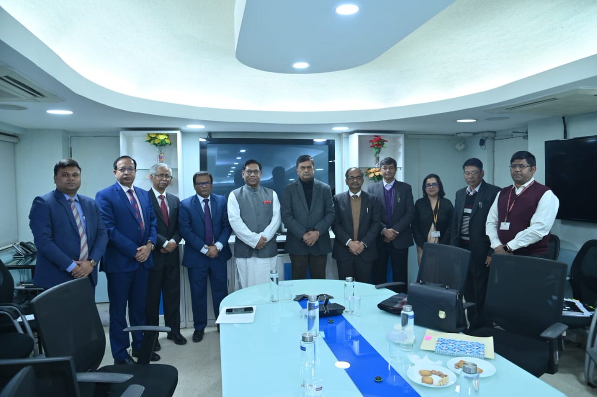 A delegation led by Shri @NasrulHamid_MP, Bangladesh State Minister for Power, Energy and Mineral Resources, called on Hon'ble Minister of Power and New &amp; Renewable Energy Shri <a href="/RajKSinghIndia/">R. K. Singh</a> today.

Both sides discussed areas of mutual cooperation in the field of energy.
