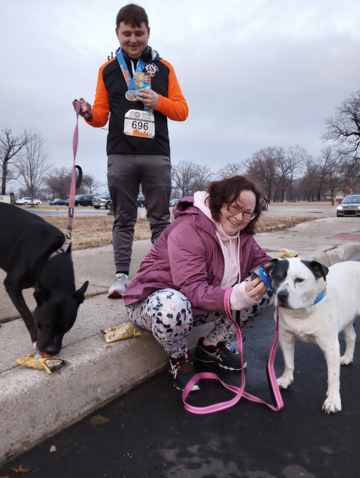 ElwayRuns's tweet image. Here's my family celebrating my 2nd place finish in the 5K. #DogsofTwittter #RunningDogs