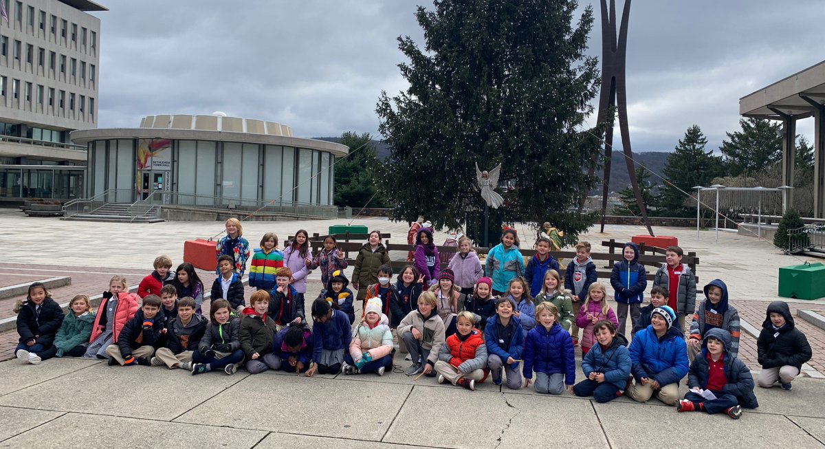 Community: It's not just about where we are, but who we're with. 😊 #DowntownCampus second-graders showed their #SwainCampus buddies and pen pals around campus and historic Bethlehem. 

Read more on the blog ➡️ hubs.li/Q01wNg6x0