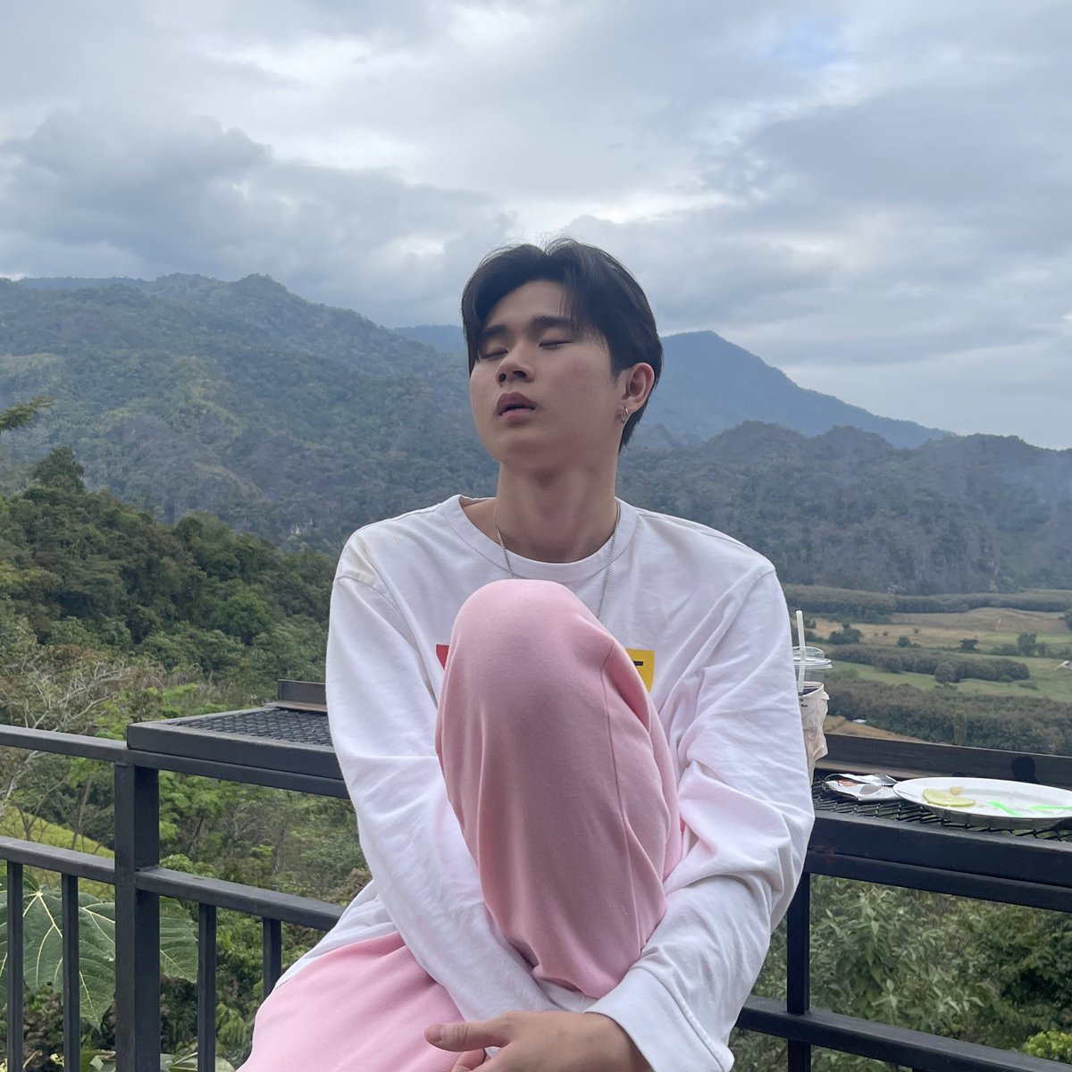WariAtiarnon's tweet photo. เราลงเขามาเเล้วนะ⛰😌 https://t.co/7Tz9UZ7Tol