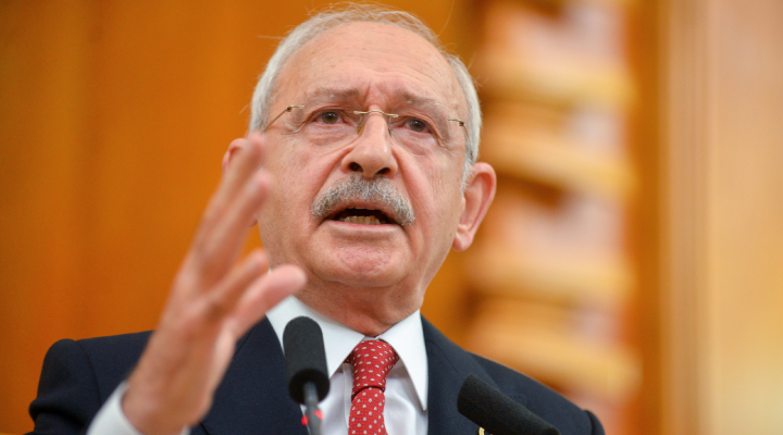 BirGun_Gazetesi's tweet photo. Kılıçdaroğlu'ndan Erdoğan'a: Önce yüzde 25 zam de, sonra kork yüzde 30 de; evcilik mi oynuyorsun? Asgari ücrete yaptığın zammın aynısını buraya da yapacaksın
https://t.co/NfuXCclTNu https://t.co/HmnPBu2m7u
