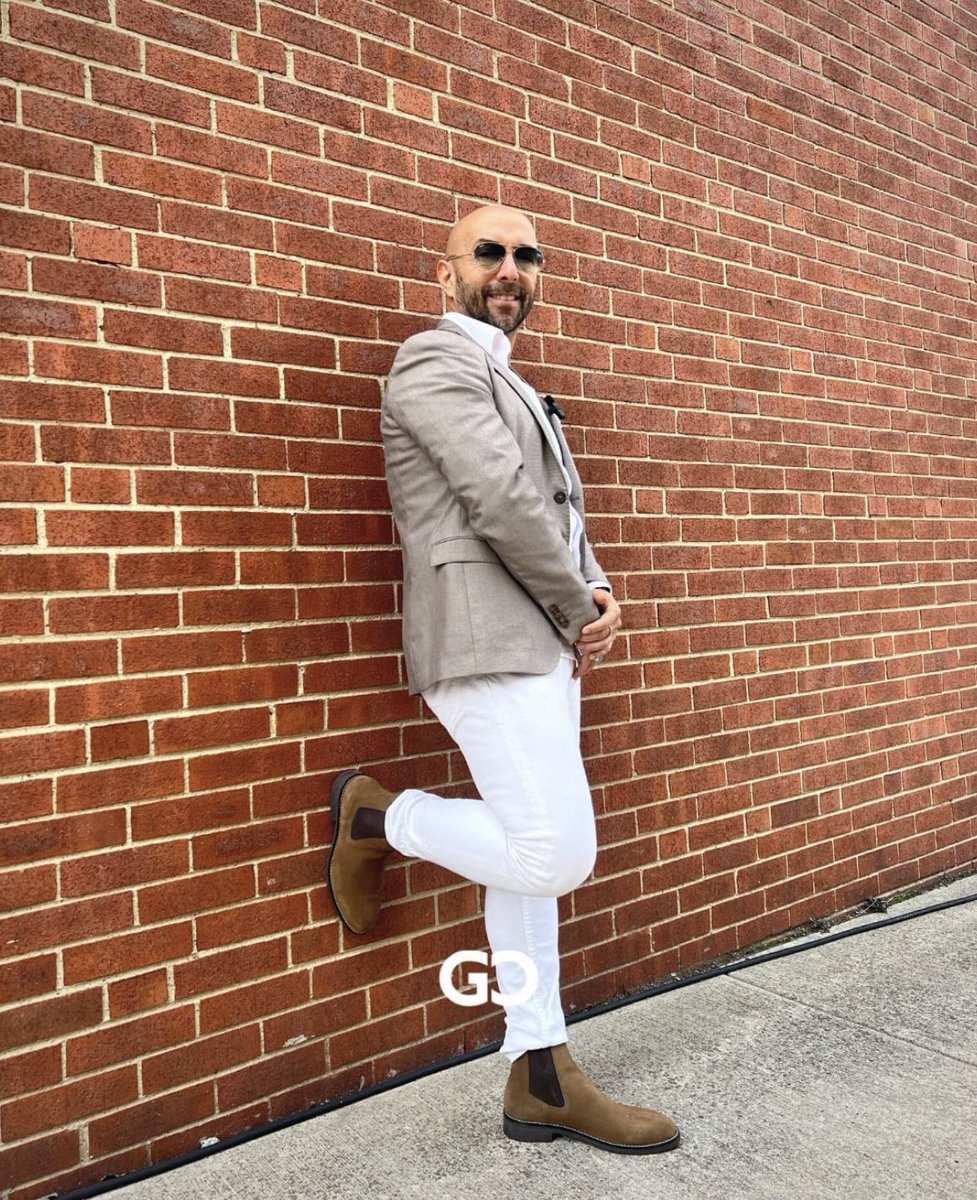 📚The best way to make money through investments is not to invest with the hope of making easy money. Don't expect any investment you make to magically put you on an easy street hard work and smart investing are the keys to📈