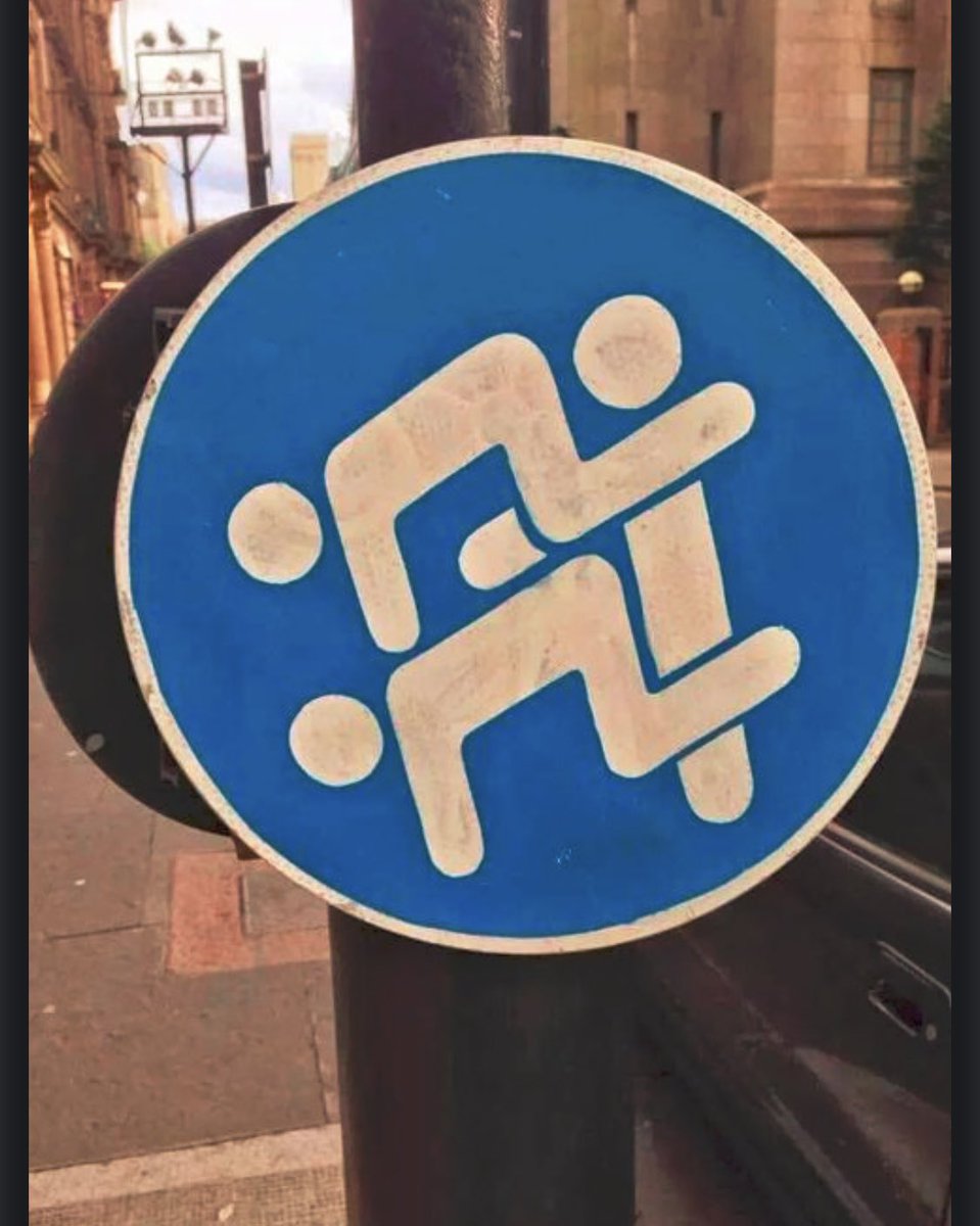 tanyalovesbenny's tweet photo. What exactly is this sign for ?🤔👀 https://t.co/LgmrgkDNEa
