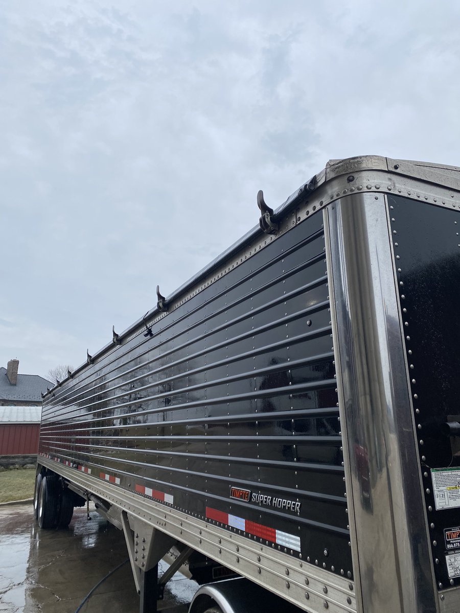 willard2023's tweet photo. #AgTwitter Got a 2018 Timpte 40 ft hopper bottom for sale. Options include : Disc brakes, aluminum durabright wheels, 2 rows of 5 lights and power tarp. Located in Northern Illinois. https://t.co/I7FgLOHiv1