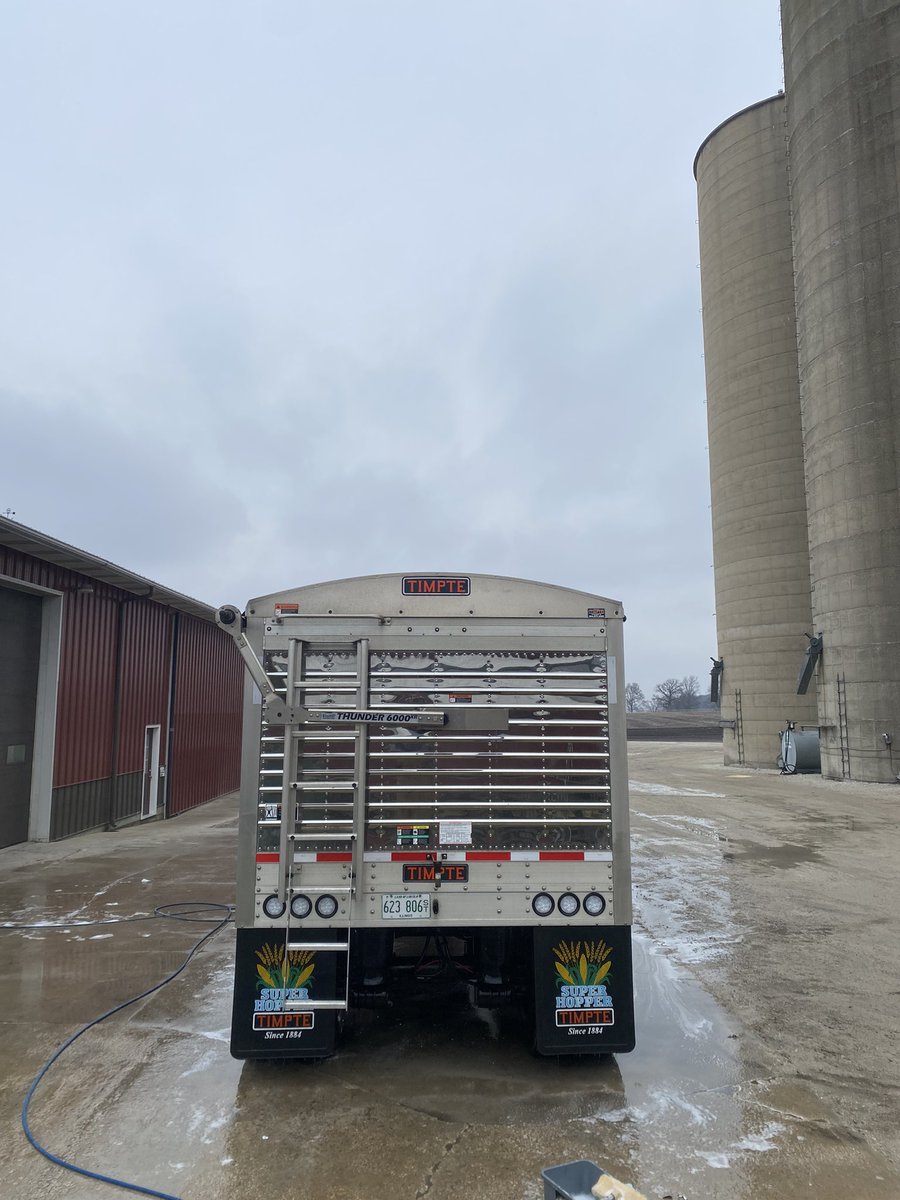 willard2023's tweet photo. #AgTwitter Got a 2018 Timpte 40 ft hopper bottom for sale. Options include : Disc brakes, aluminum durabright wheels, 2 rows of 5 lights and power tarp. Located in Northern Illinois. https://t.co/I7FgLOHiv1