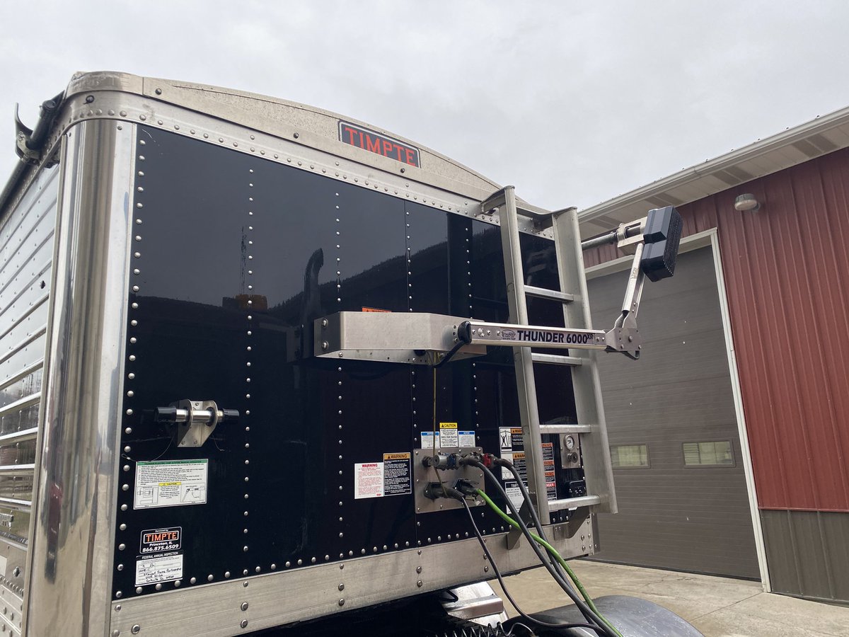 willard2023's tweet photo. #AgTwitter Got a 2018 Timpte 40 ft hopper bottom for sale. Options include : Disc brakes, aluminum durabright wheels, 2 rows of 5 lights and power tarp. Located in Northern Illinois. https://t.co/I7FgLOHiv1