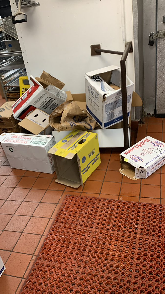 Techhustler242's tweet image. As a chef, cleaning up the kitchen feels like an endless battle. But we persevere to keep things clean and organized. #cheflife #kitchencleanup #trashtroubles