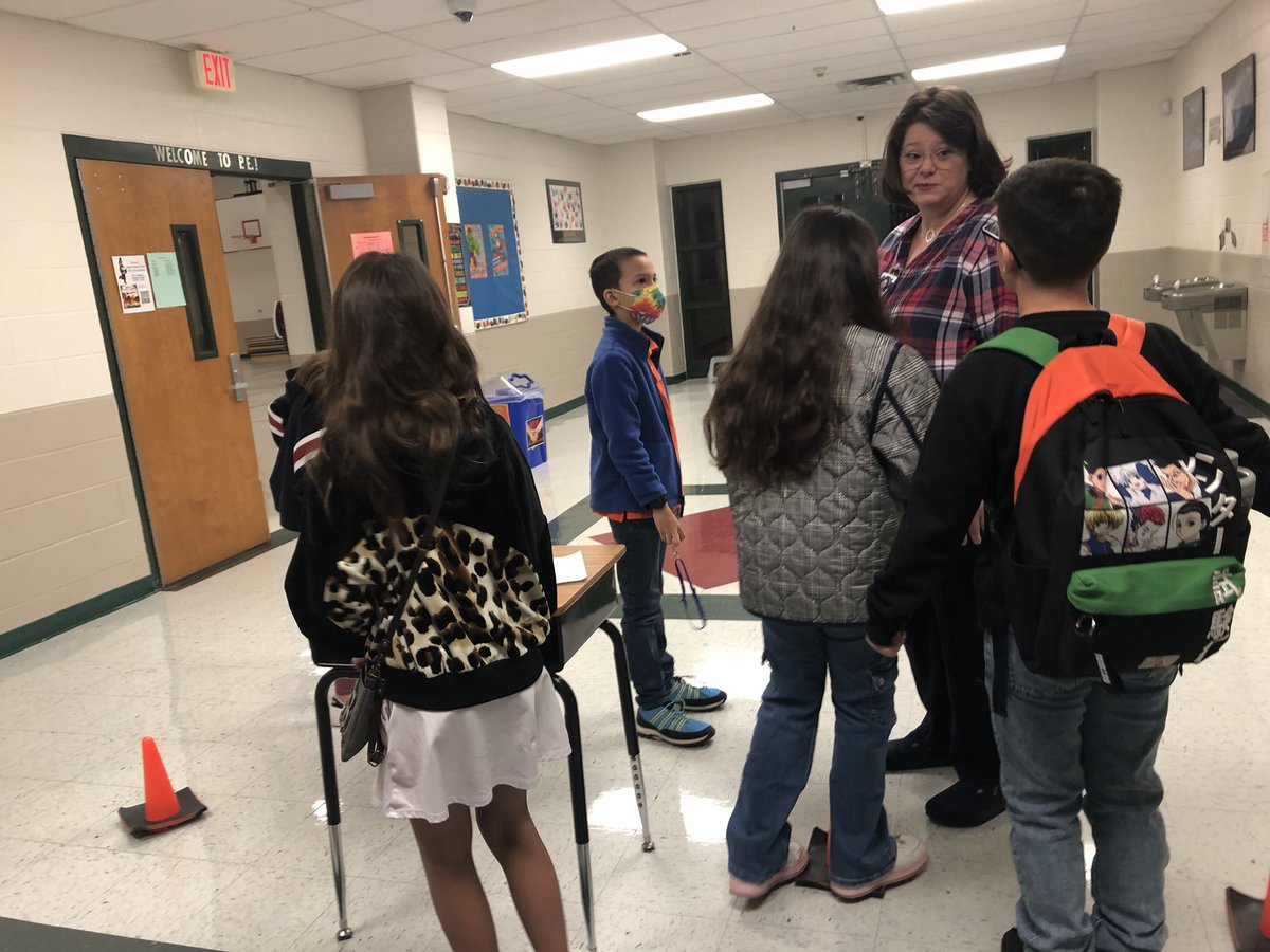 HallMinky42's tweet photo. Student council is working on the school store! We are also counting how many pounds of cans we all collected, in total it was 652 pounds https://t.co/NMKCdii0On