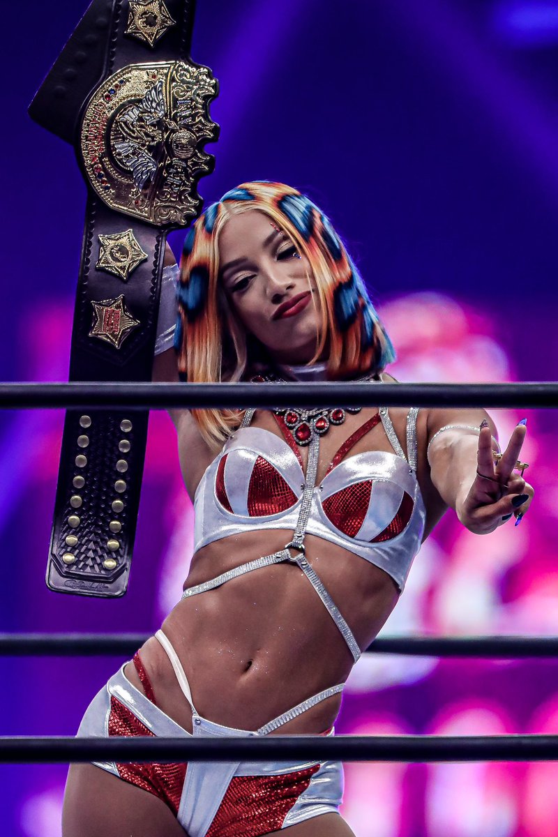 Not only she good, she fucking AMAZING. @MercedesVarnado #MercedesMone #njwk17 #WRESTLEKINGDOM17