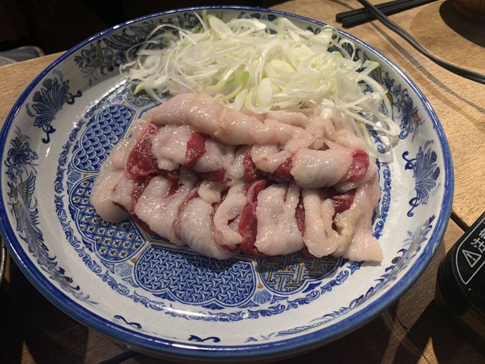 ちなみに一年前の元旦は,シェアハウスに住んでるお友だちのリビングルームに集まってごはん食べてた！  お料理上手な人が周りに多い🥰  ちなみに春原のオフ会もお料理とお酒,こだわってて美味しいと思います&hellip;❣️ 次回は01月29日(日)に開催されます。告知が始まったら<a href="/tag/%E5%A4%96%E9%A3%9F%E3%81%97%E3%82%88%E3%81%86"class="tags"><span>#外食しよう</span></a>