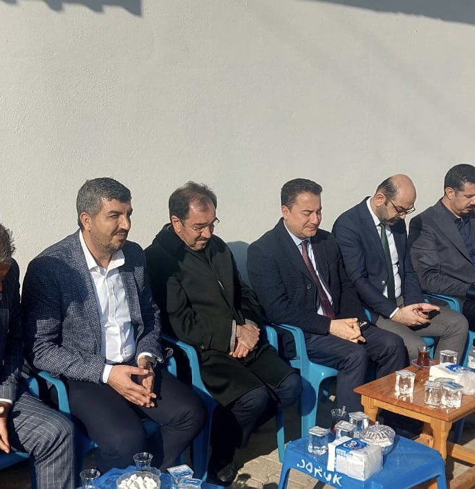 devabagclar's tweet photo. Genel Başkan Başdanışmanımız Sn @IhsanMerdanoglu’nun kıymetli eşi Nebahat Merdanoğlu’nun Merdan köyündeki taziyesine Genel Başkanımız @alibabacan Diyarbakır İl Başkanı @CihanUlsen İl ve İlçe teşkilatları ile birlikte katılım sağladılar. 
@ErkanSANLI__ @emin_ekmen @emrah_tellioglu https://t.co/BZsyNnE7dk