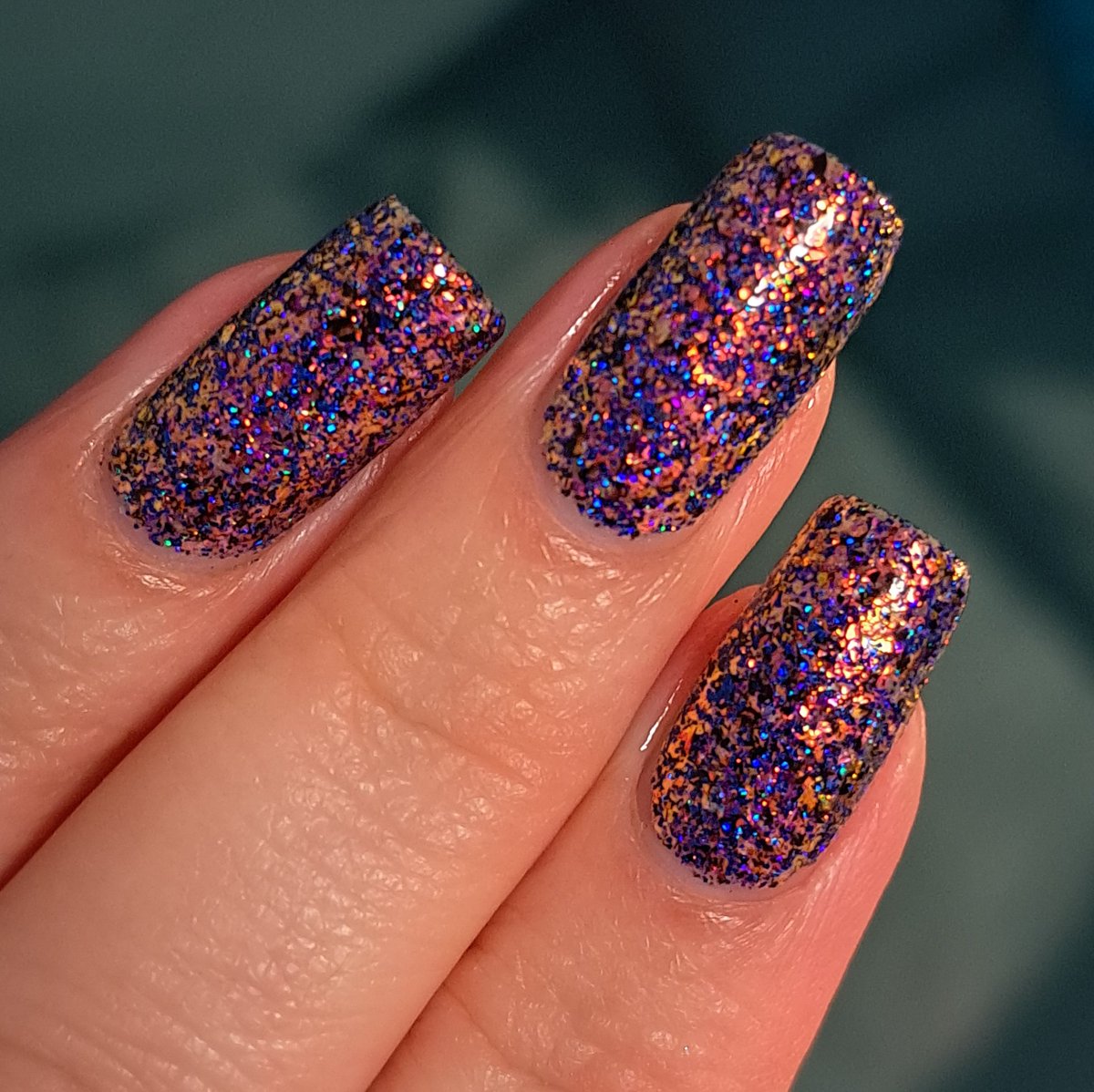 This week's polish: Autumn Reflections from #RogueLacquer is a copper to orange to gold flakey with sapphire holographic glitters in a clear base. 💅💛🧡💙✨️ #nailpolishaddict #givemesparkles