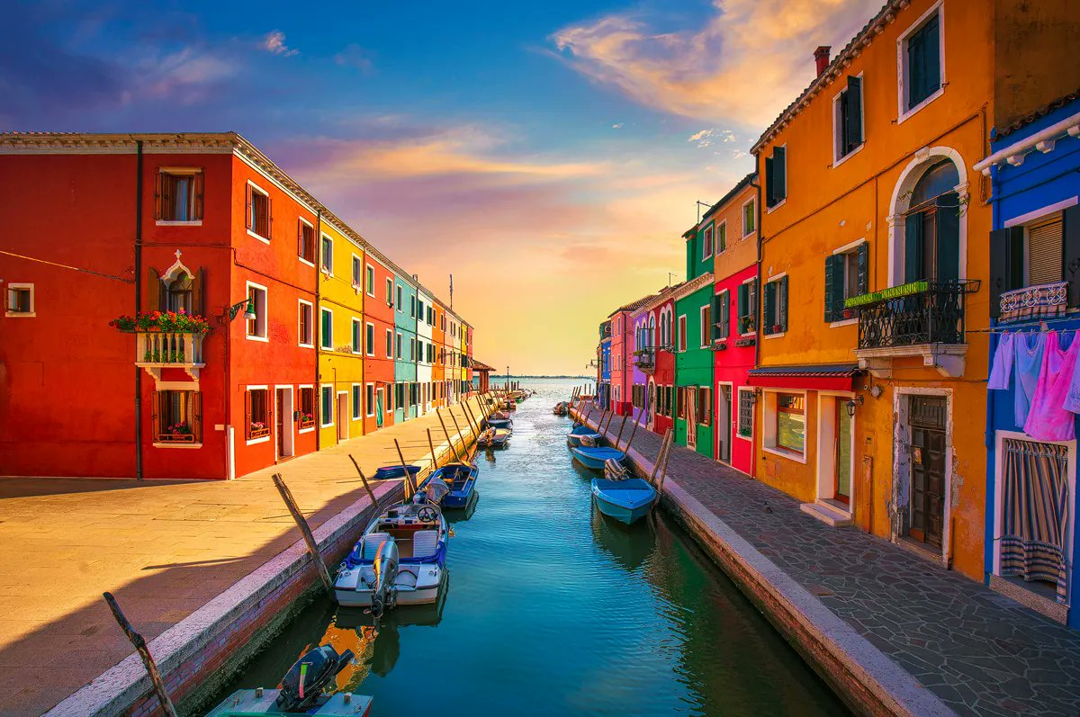 Burano island colorful canal | Venice, Italy 

🖼️Buy this Print: buff.ly/3ChLQDt 
📸Full Series: buff.ly/3QfkCTI 

#photography #landscape #art #prints #wallart #walldecor #canvas #posters #interiordesign #BuyIntoArt #GiftThemArt #burano #venice