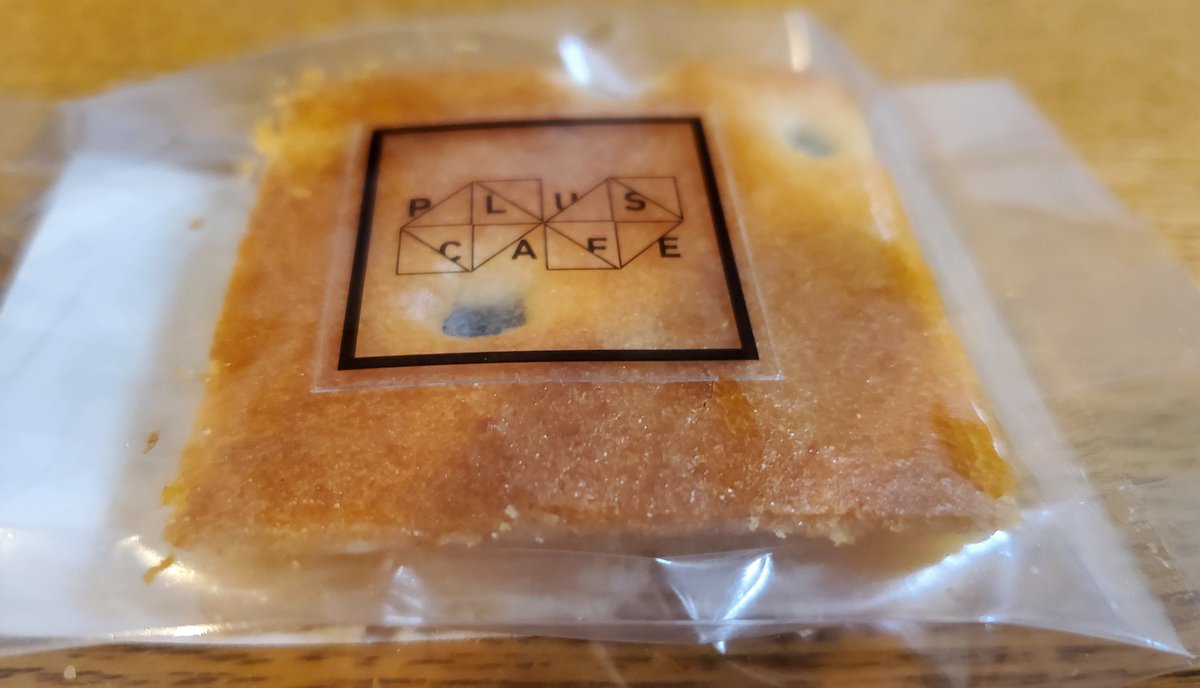 ys29frog12's tweet photo. #PLUSCAFE #カップケーキ を 買ったら 頂いた 酒粕黒豆ケーキ。罪悪感がなくて 何個でも食べてしまう😋🍴💕 https://t.co/FivMlL7Ka2