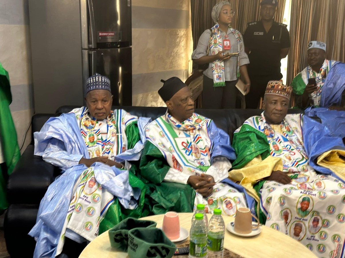 naijaloveinfo's tweet photo. #PHOTOS from APC presidential candidate, Asiwaju Bola Ahmed Tinubu's campaign in Kano today themed #TinubuInKano as millions witness the rally
#NaijaloveinfoPhotos #BAT #BATKSM2023 #Tinubu #KanoForBAT #Naijaloveinfo #NaijaloveinfoPoll2023 https://t.co/cQXVbyc1ZJ
