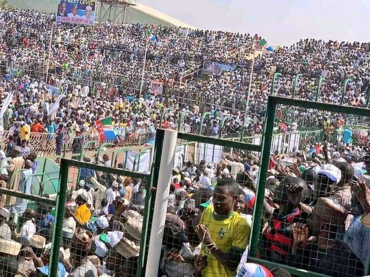 naijaloveinfo's tweet photo. #PHOTOS from APC presidential candidate, Asiwaju Bola Ahmed Tinubu's campaign in Kano today themed #TinubuInKano as millions witness the rally
#NaijaloveinfoPhotos #BAT #BATKSM2023 #Tinubu #KanoForBAT #Naijaloveinfo #NaijaloveinfoPoll2023 https://t.co/cQXVbyc1ZJ