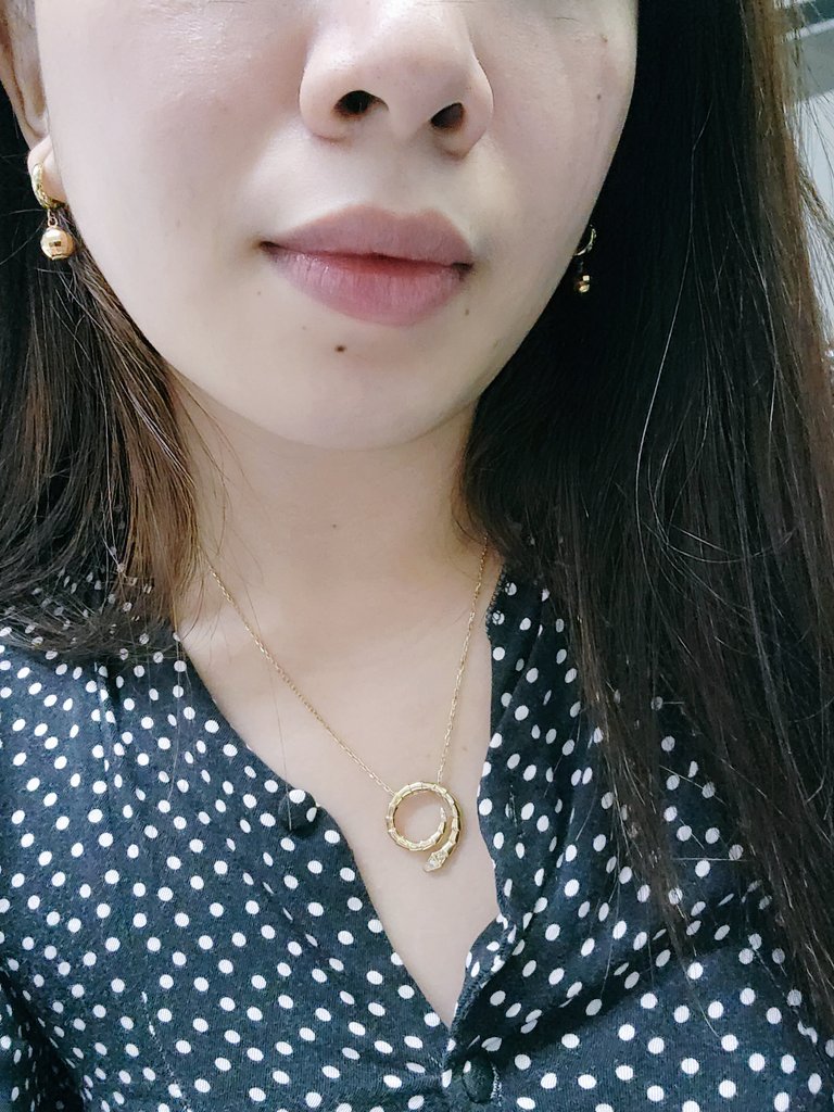 LynnthReyes's tweet photo. This necklace caught my eye earlier, I just had to.🥹 #SnakeBaby https://t.co/Y1Ue7KBoV5
