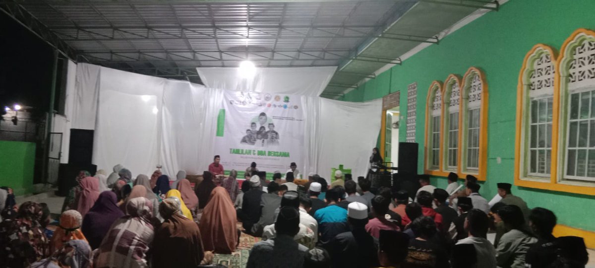 suaibprawono's tweet photo. Suasana haul Gus Dur ke 13 di Polewali Mandar (Polman). Acara ini diinisiasi oleh gusdurian Polman,  majelis ta'lim, remaja masjid Nur Al Sajadah Lampoko dan warga desa Lampoko.
#haulgusdur
#bedasetara
#lampokopolman https://t.co/tAmsechBXO