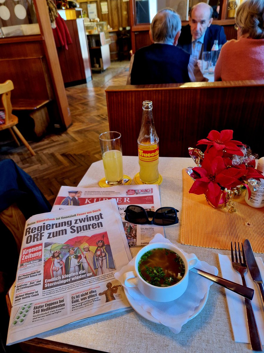 LaufhausKoenig's tweet photo. ..a #Beisl #Presse #Schnitzel zu #Mittag geht immer..
👯♀️🕶👯♀️
#Mahlzeit #Kronenzeitung #Kurier #food #austria #vienna #instafood #foodie #foodblogger #yummy #instagood #delicious #foodlover #wien #foodphotography #foodgasm #foodstagram #dinner #healthyfood #travel #tasty #healthy https://t.co/hQJaQszFEr