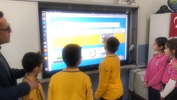 FATİH Projesi kapsamında Etkileşimli - Akıllı Tahtalarımız gedi ve öğrencilerimizin kullanımına sunuldu. Başta Sayın Cumhurbaşkanımıza, Milli Eğitim Bakanımıza ve katkı sağlayan herkese teşekkür ediyoruz. <a href="/tcbestepe/">T.C. Cumhurbaşkanlığı</a> <a href="/tcmeb/">Millî Eğitim Bakanlığı</a> <a href="/memkadikoy/">Kadıköy İlçe Millî Eğitim Müdürlüğü</a> <a href="/kadikoykaymakam/">Kadıköy Kaymakamlığı</a> <a href="/mbayar31/">Mücahid Bayar</a>