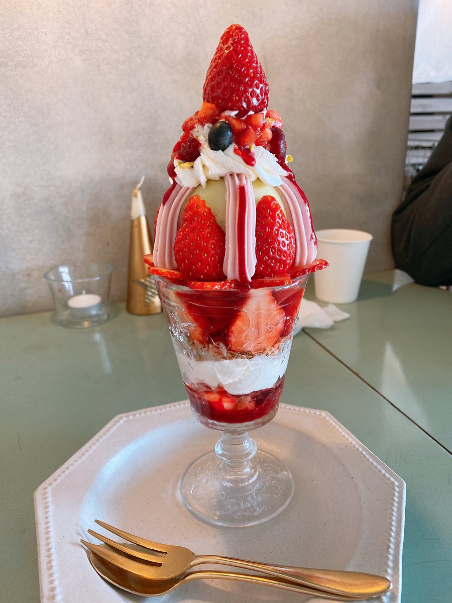 yunass5710's tweet photo. すっごいおいしかったパフェ https://t.co/9lXhju0eMD
