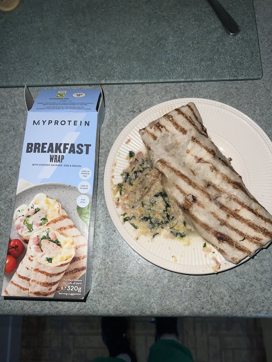 chloeeverett_'s tweet photo. @Myprotein please tell me why my breakfast wrap looks like this? i did exactly what the directions told me to do… £4? WASTED https://t.co/63GfMB4biS