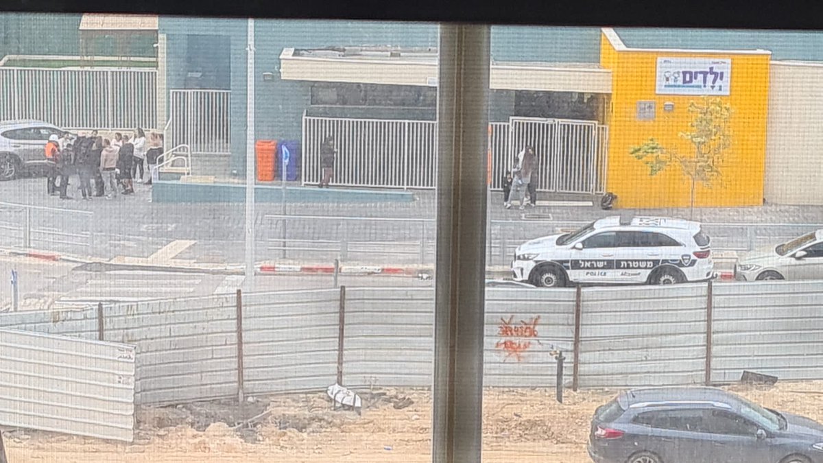 פרסום ראשון בבאר שבע נט: בעקבות חשד לאלימות כלפי תינוקות במעון ציבורי בבאר שבע, 3 עובדות עוכבו לחקירה. כל הפרטים 
b7net.co.il/mobile/חדשות/ראשוני-מספר-סייעות-במעון-בבאר-שבע-עוכבו-לחקירה-במשטרה-526924