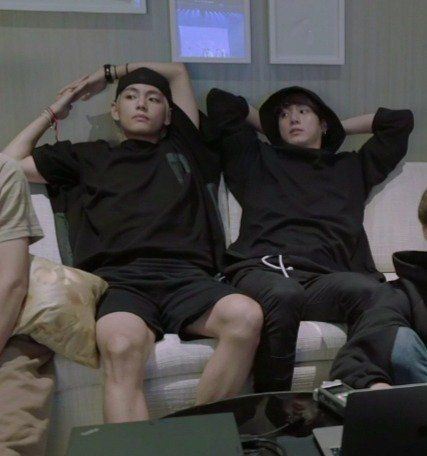 purplesNgreen's tweet photo. wait.. why do i see familiar people starting to become mathematicians too?
if supporting taekook means you have to fight other shippers everyday just to prove taekook is real, then i must be a taekook anti now???
where are my #teamunbothered on this app????? https://t.co/q6qRY0Hhx3
