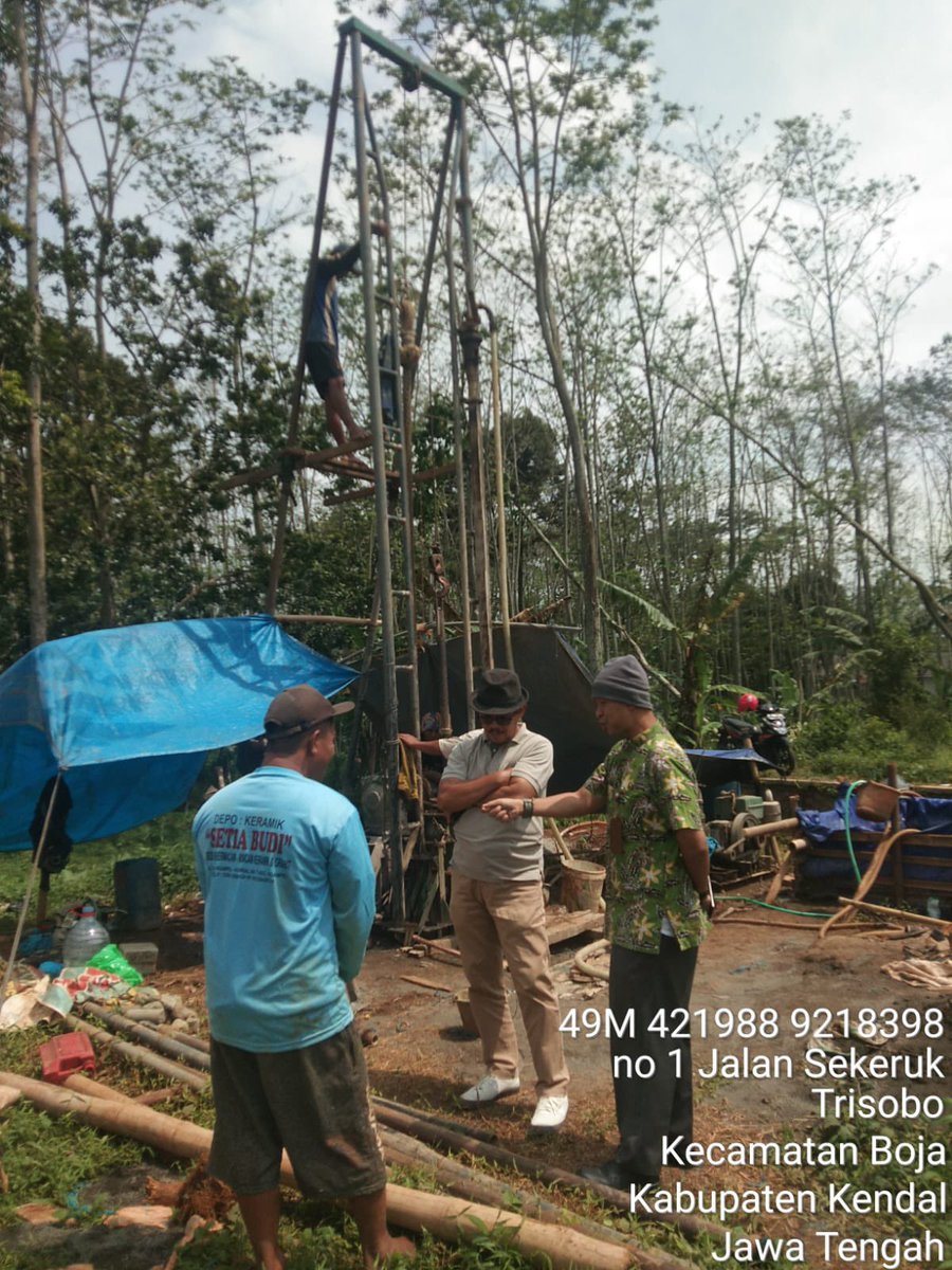 ESDM_SMGDemak's tweet photo. Tim GMB Cabang Dinas ESDM Wilayah Semarang Demak melaksanakan Pengawasan konstruksi sumur bor di perumahan PT. Cecio Karya Sejahtera Desa Trisobo Kec. Boja Kab. Kendal dan Pengawasan pumping test di perumahan PT. Hamparan Cipta Griya Mranggen, Kab. Demak
@ESDMJateng @provjateng https://t.co/1FeL0AJGXD
