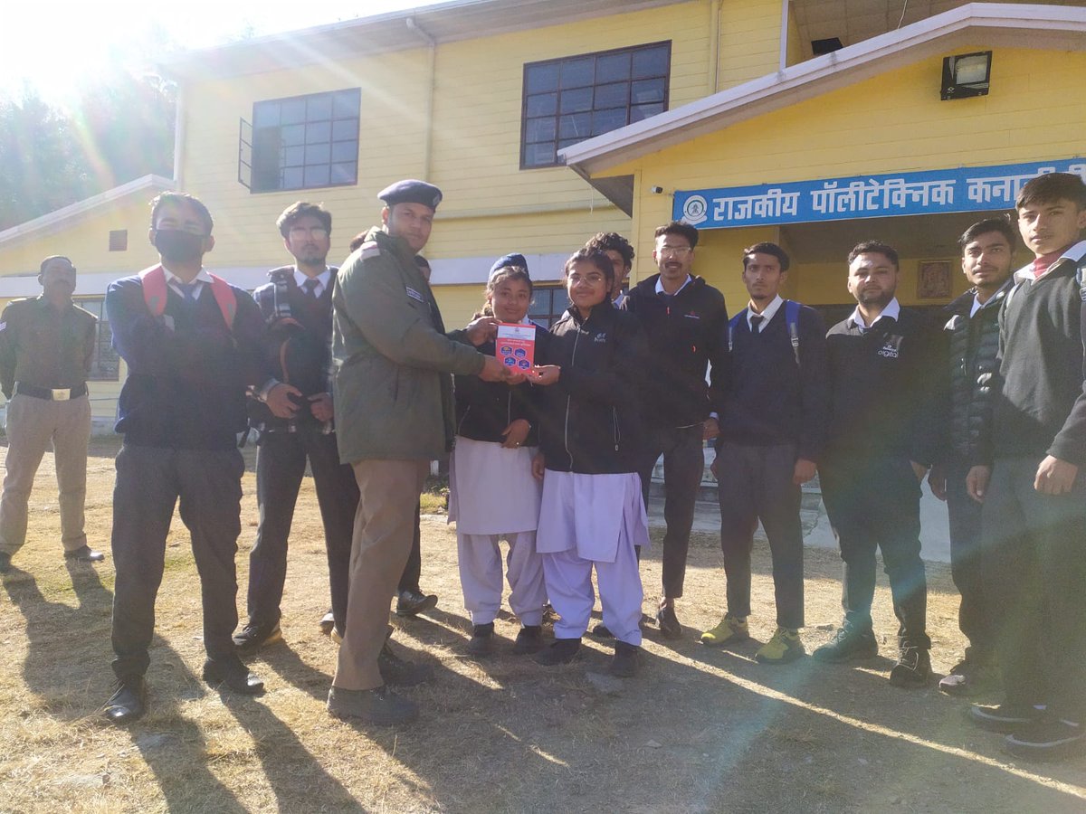 PithoragarhPol's tweet photo. पिथौरागढ़ पुलिस द्वारा स्कूल/कॉलेज के छात्र/छात्राओं को उत्तराखण्ड पुलिस एप, गौरा शक्ति, सड़क सुरक्षा, नशा मुक्ति, साइबर क्राइम तथा महिला सुरक्षा के सम्बन्ध में दी गई महत्वपूर्ण जानकारी।
#awareness
#UKPoliceApp
#gaurashakti
https://t.co/35XeNzo7bl
@uttarakhandcops @DIGKUMAUN https://t.co/70zVzoid50