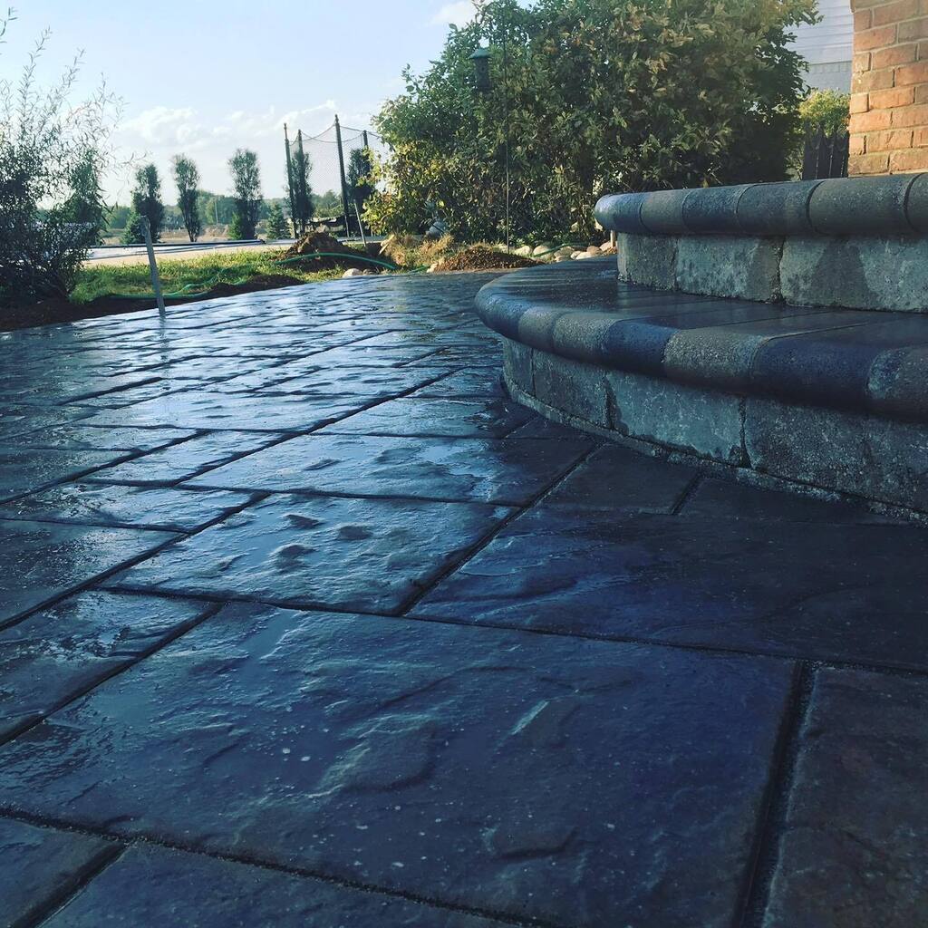 Good time to start planning that outdoor project.  #hardscapefactory #hardscape #hessit #belgard #pavers #limestone #paverpatio instagr.am/p/Cm_sOuFtMZ2/